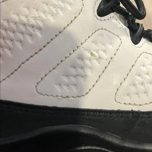 Jordan Retro Black and White High-Tops Size 4.5Y - Picture 4 of 8